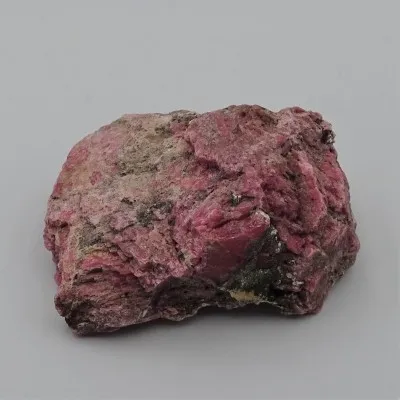 Rodonit 135g surový minerál Brazilie