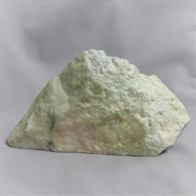 Jade raw mineral 813g Burma (Myanmar)