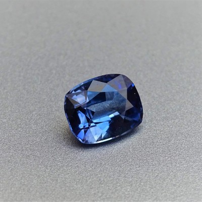 Sapphire blue 1,75 ct Sri Lanka CGL (Ceylon Gem Lab) member of the GIA certificate