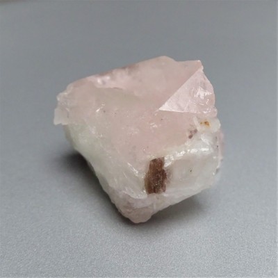 Morganit (rosa Beryll) - ein seltener roher natürlicher Morganitkristall mit Albit.
Gewicht: 29,9 g