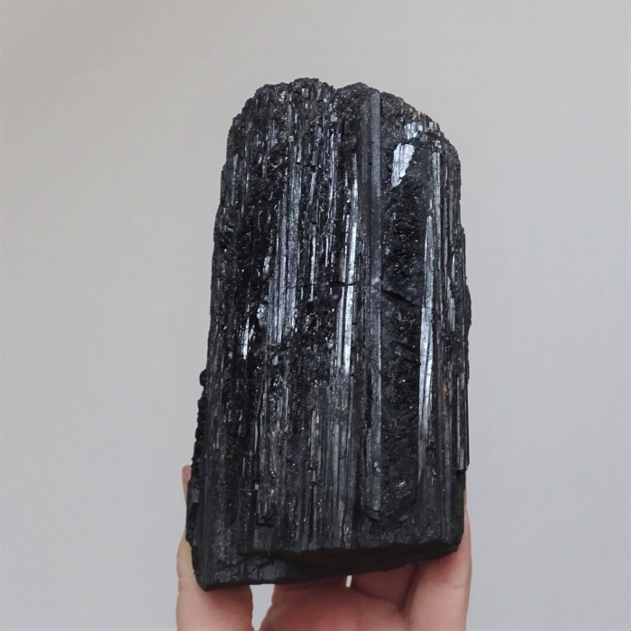 Turmalín surový krystal černý - skoryl 991g, Brazílie