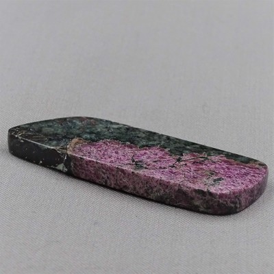 Eudialyte polierter Teller 17,9g, Russland