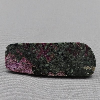 Eudialyte polierter Teller 22,7g, Russland