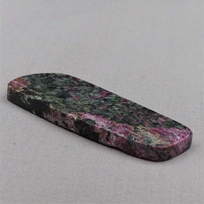 Eudialyte polierter Teller 22,7g, Russland