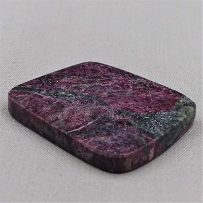 Eudialyte polierter Teller 28,2g, Russland