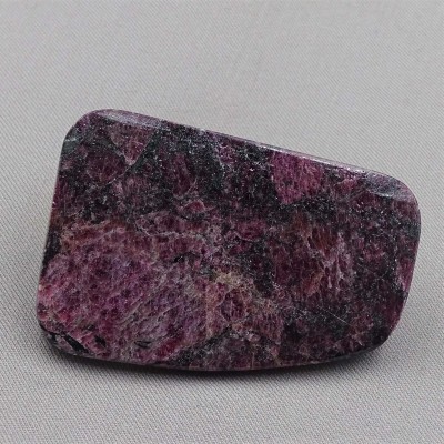 Eudialyte polierter Teller 26g, Russland