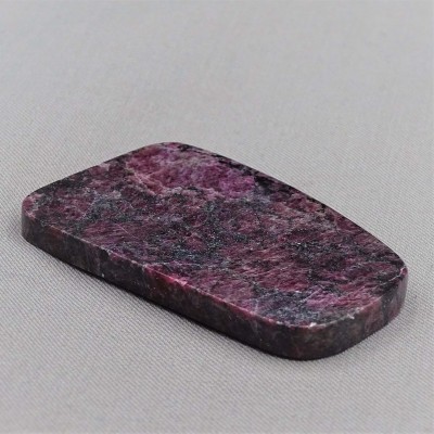 Eudialyte polierter Teller 26g, Russland