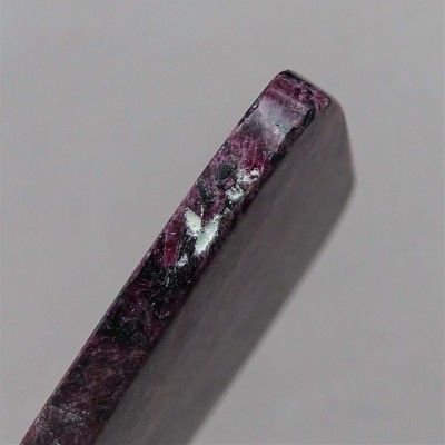 Eudialyte polierter Teller 26g, Russland