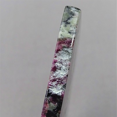 Eudialyte polierter Teller 50,6g, Russland