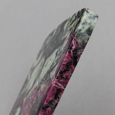 Eudialyte polished plate 78,9g, Russia