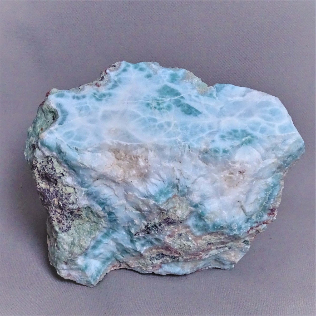 Larimar přírodní surový minerál 1353g, Dominikánská republika