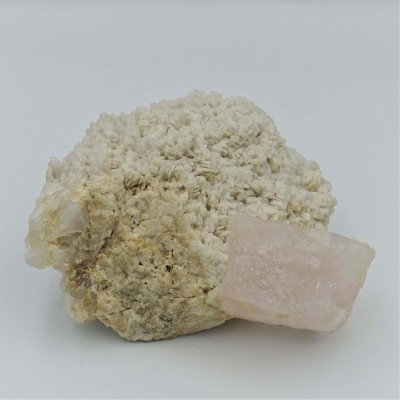 Morganit přírodní krystal v albitu sírkový kus 612g, Afganistán