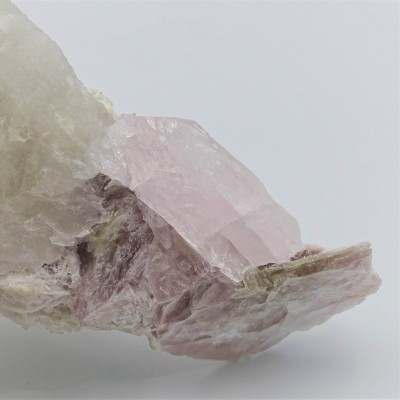 Natürlicher Morganitkristall mit Kristall, in Albit- und Aquamarinkristallen 361 g, Afghanistan