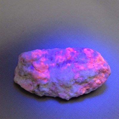 Hackmanite raw mineral 91g, Afghanistan