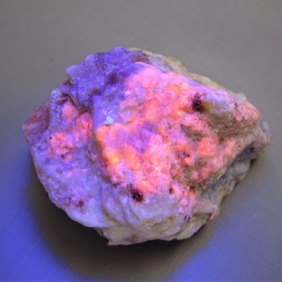 Hackmanit surový minerál 346g, Afganistán