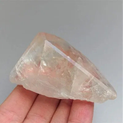 Topaz natural crystal 105.2g, Pakistan