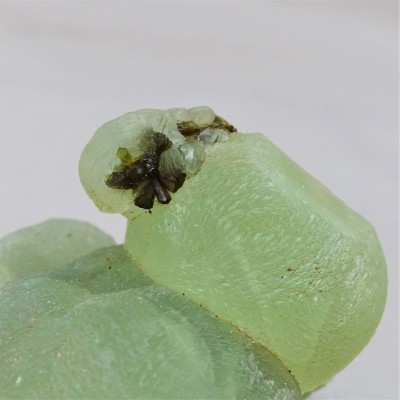 Prehnite natural mineral 150.9g, Mali