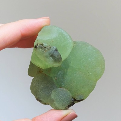 Prehnite natural mineral 150.9g, Mali