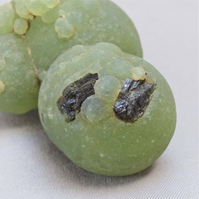 Prehnite natural mineral 274g, Mali