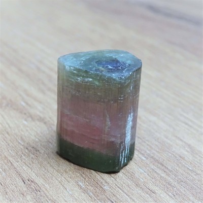 Turmalín Elbait přírodní krystal 17,6g, USA