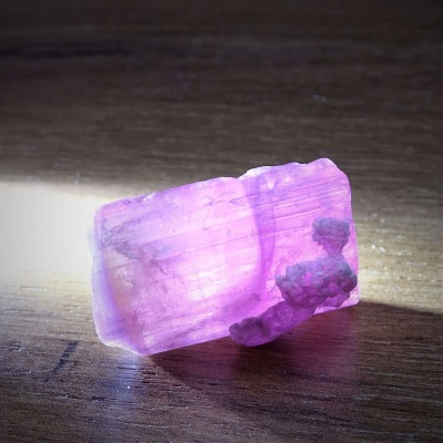 Turmalín přírodní krystal 42,4g, USA