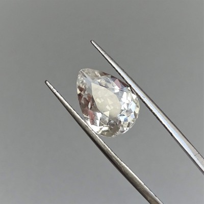 Topaz natural cut white 6.34ct, Brazil