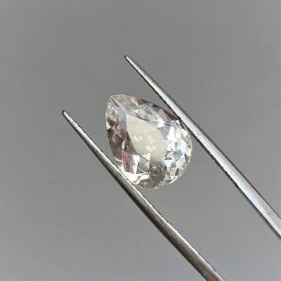 Topaz natural cut white 6.34ct, Brazil