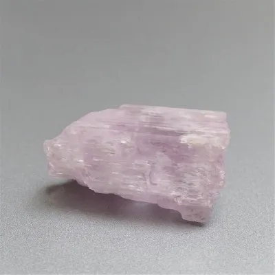 Kunzit přírodní krystal 18g, Afganistán