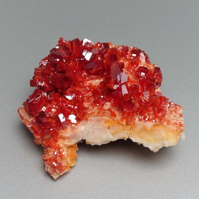 Vanadinite mineral 220g, Morocco