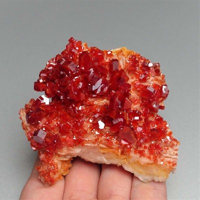 Vanadinite mineral 220g, Morocco