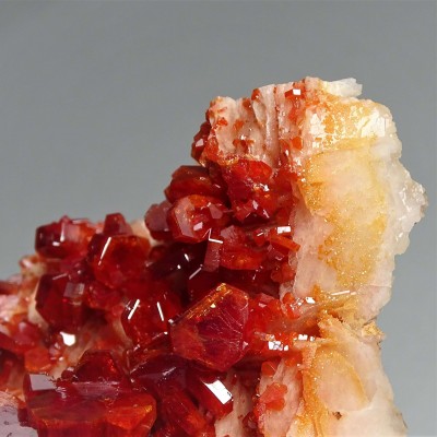 Vanadinite mineral 220g, Morocco