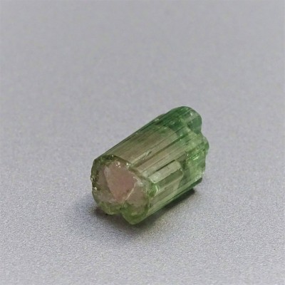 Turmalín Elbait přírodní krystal 2,3g, Afganistán