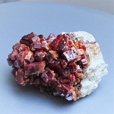 Vanadinite mineral 455g, Morocco