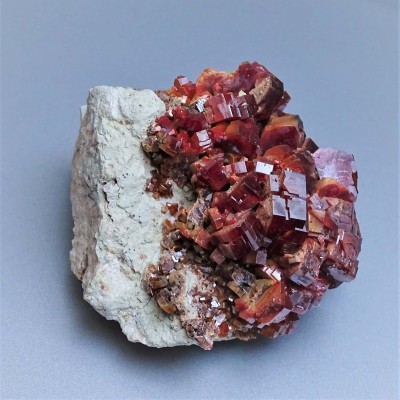 Vanadinite mineral 455g, Morocco