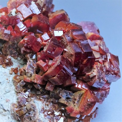 Vanadinite mineral 455g, Morocco