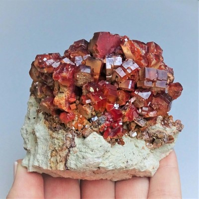 Vanadinite mineral 455g, Morocco