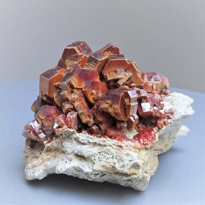 Vanadinite mineral 595g, Morocco