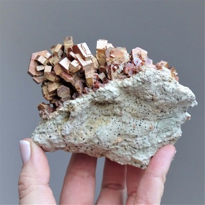 Vanadinite mineral 595g, Morocco