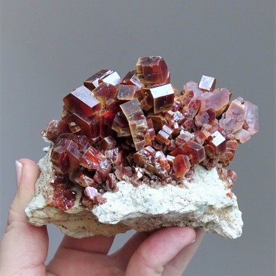 Vanadinite mineral 595g, Morocco