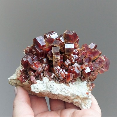 Vanadinite mineral 595g, Morocco