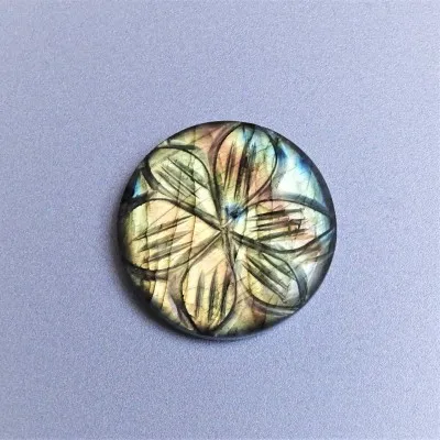 Labradorit kabošon 12g, Madagaskar