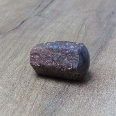 Safír s rubínem surový krystal 61,7g, Indie