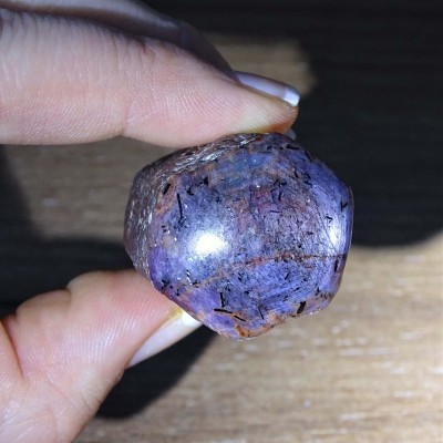 Safír s rubínem surový krystal 61,7g, Indie
