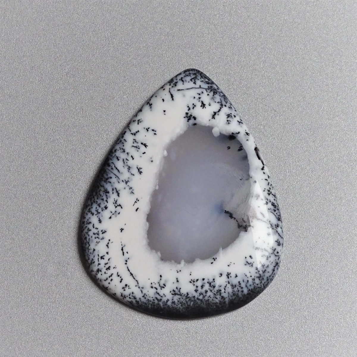 Dendritischer Opal (Merlinit) Cabochon 16,5g, Madagaskar