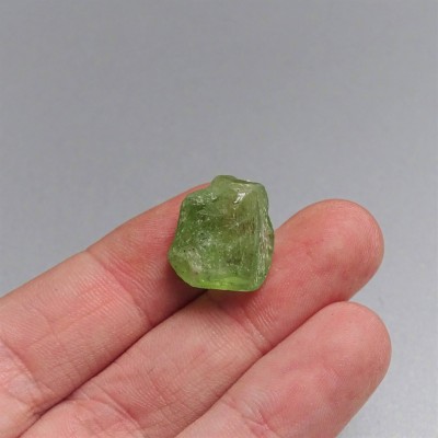 Peridot / Olivine crude mineral 3,4g, Pakistan