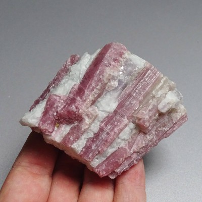 Rubelite/red tourmaline 140g, Brazil