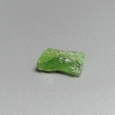 Peridot / Olivine crude mineral 4.4g, Pakistan