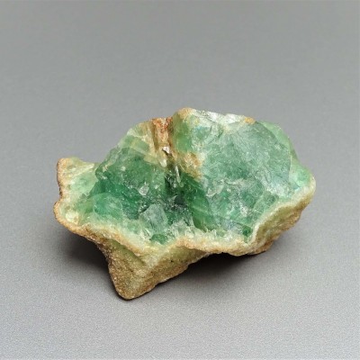 Fluorite raw mineral emerald green color 83.5g, Pakistan