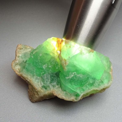Fluorit surový minerál smaragdově zelená barva 83,5g, Pakistán