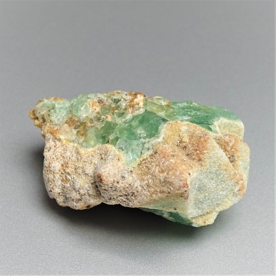 Fluorite raw mineral emerald green color 106.4g, Pakistan